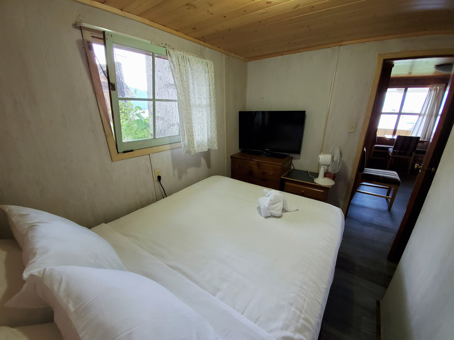 Cabin Shared 2 Bedroom - Deposit Package 1